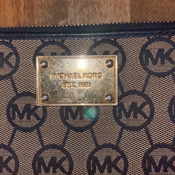 Michael Kors wallet - Picture 2 of 4